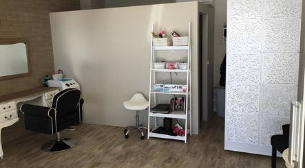 Escada Hair image 2
