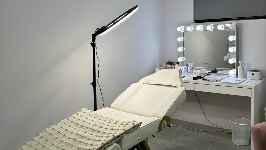 Brookes Beauty Lounge image 1