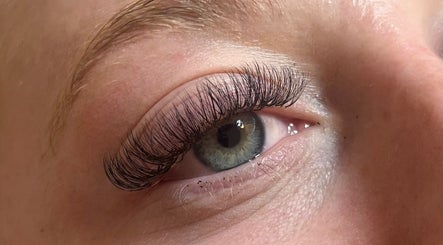 C.B lashes at bellissimay image 2