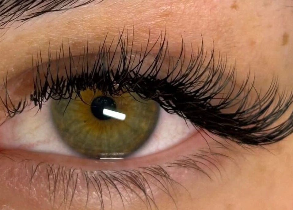 Lunghe ciglia curate a Daiana Beauty Studio, Aviano, Friuli Venezia Giulia, IT. Perfetta applicazione.