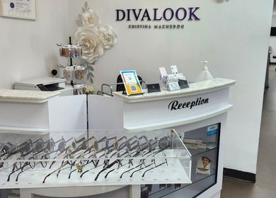 Reception area at DivaLook Academy Inc. in Montréal, Québec, CA with elegant décor and eyewear display.