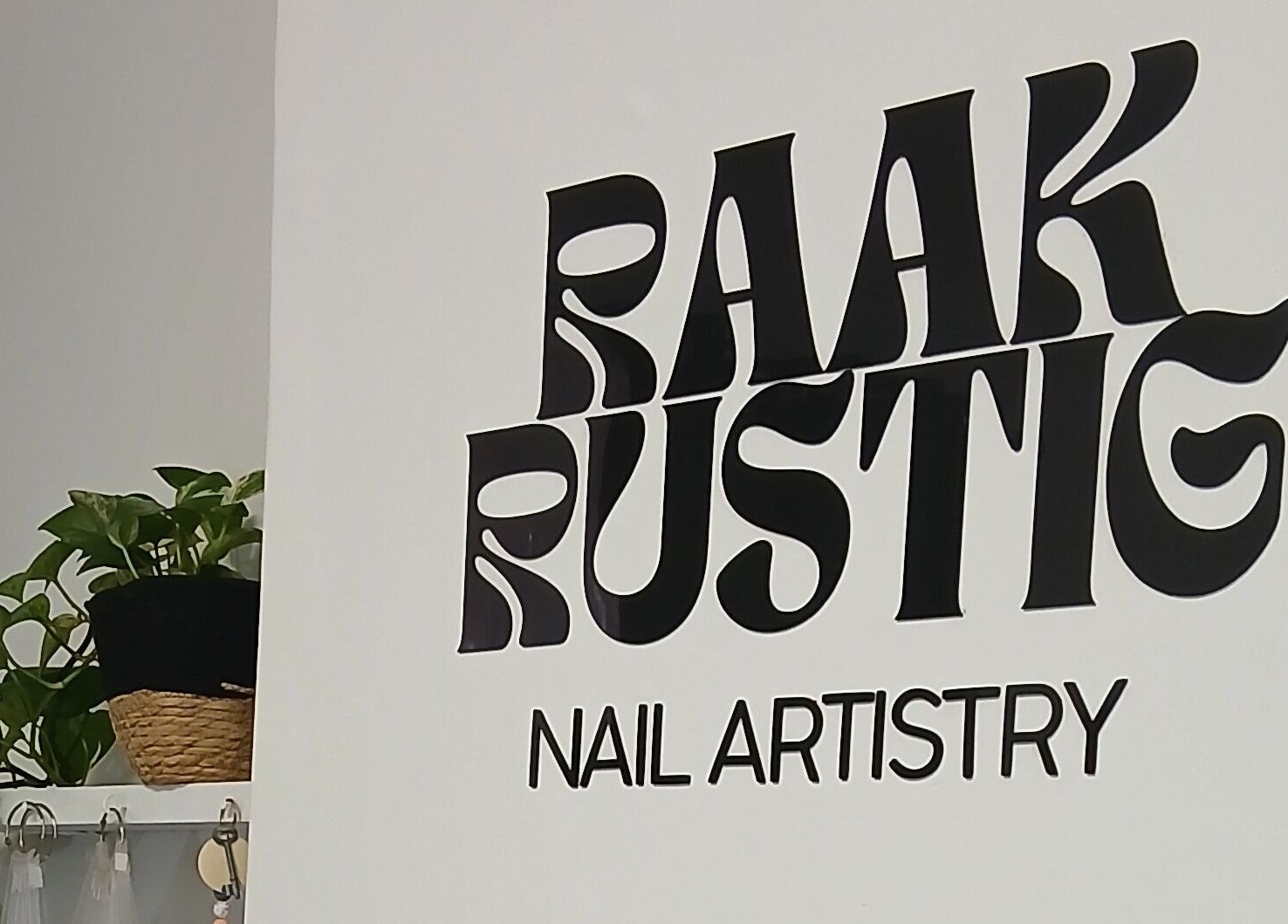 Raak Rustig Nails logo on a white wall, Jeffreys Bay, Eastern Cape, ZA.