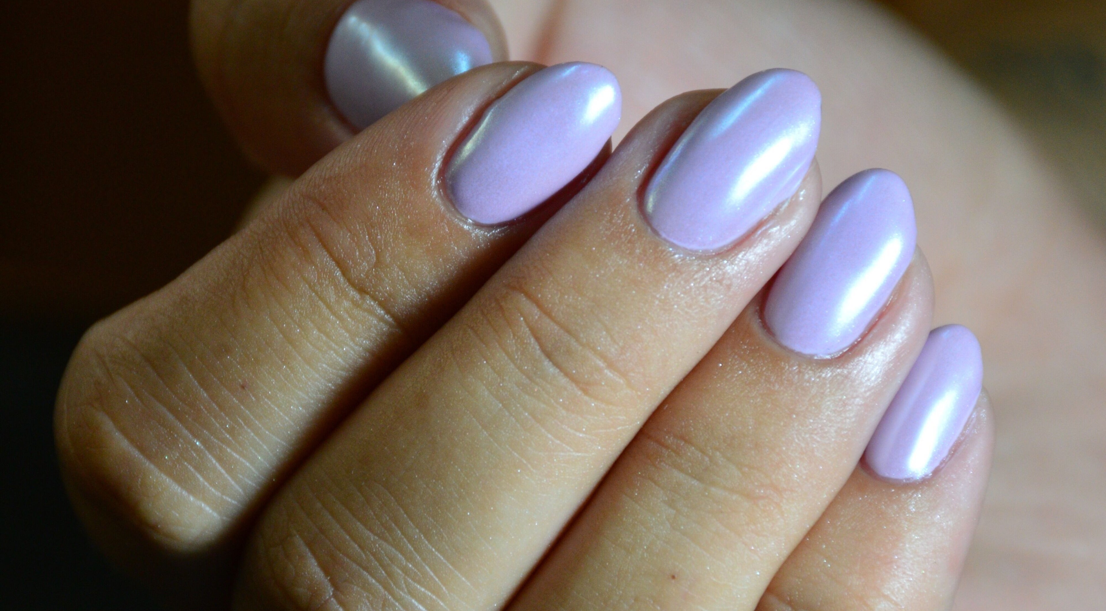 Close-up of iridescent nails at Raak Rustig Nails in Jeffreys Bay, Eastern Cape, ZA, showcasing expert manicure.