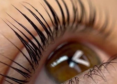 Cílios destacados em olho na VITÓRIA MARIA BEAUTY ACADEMY, Minas Gerais, BR.