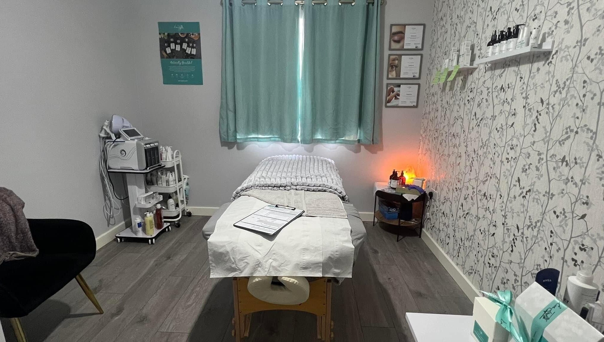 Cozy beauty room at YG Beauty, Middlesbrough, GB with massage table and soothing decor.