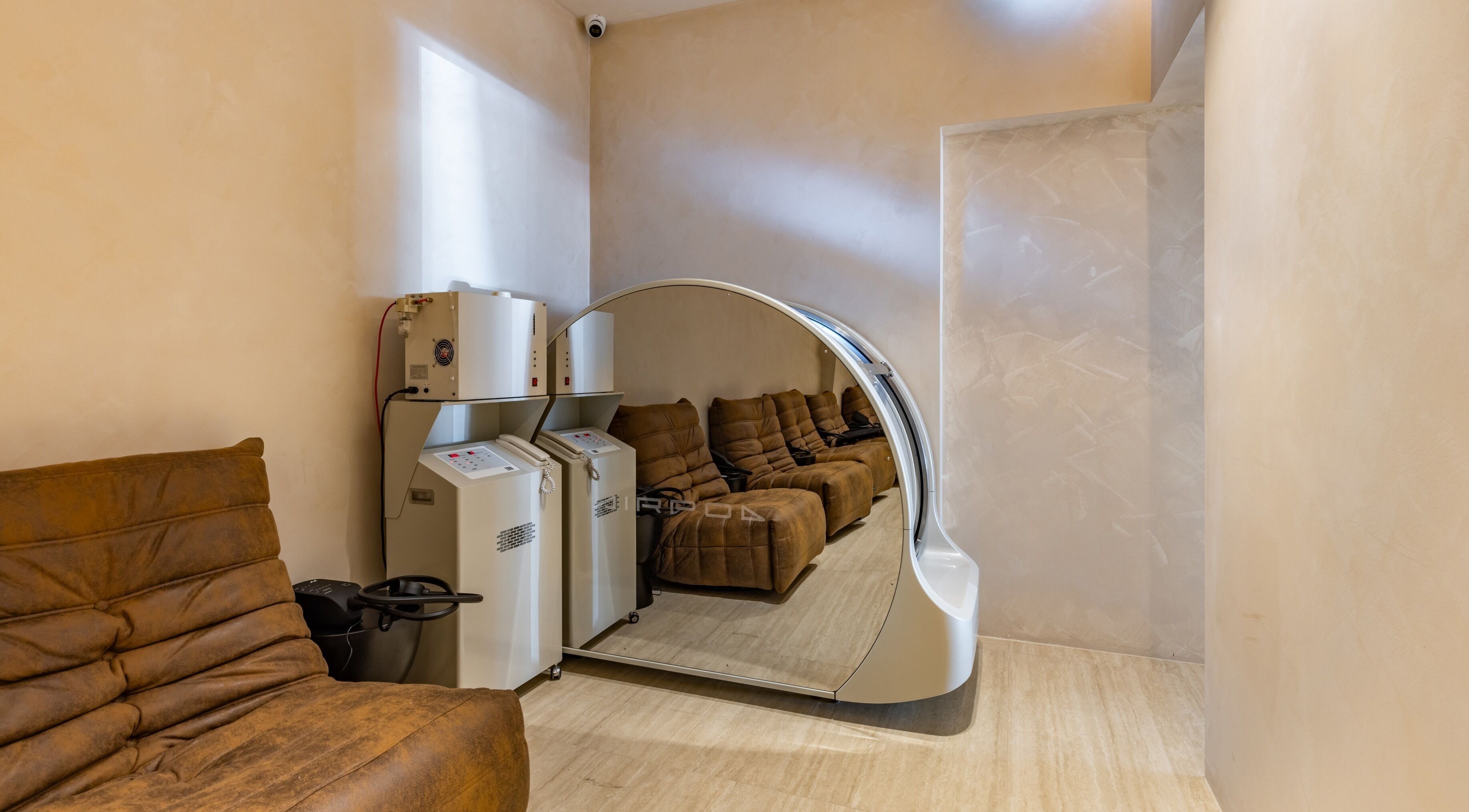 Relaxing lounge at Elite Body Recovery and Wellbeing, Maroubra, New South Wales, AU with plush seating and sleek design.