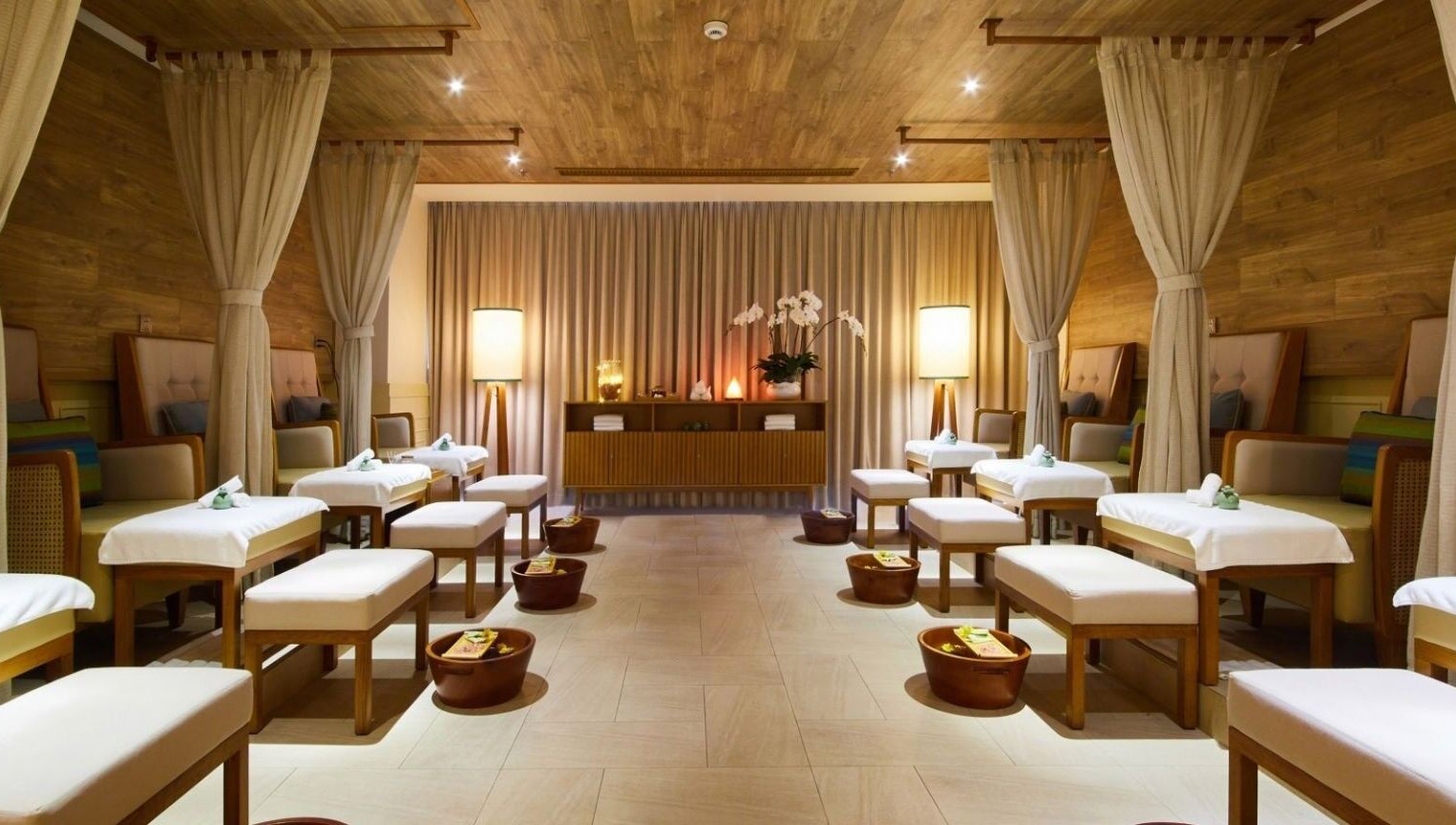 Relaxing massage room at Maia Spa by Fusion, Vũng Tàu, Bà Rịa - Vũng Tàu, VN with elegant decor and soft lighting.