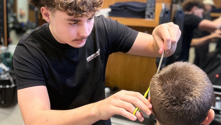 Backyard Barbershop 💈 1paveikslėlis