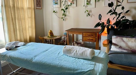 Holistic Massage and Facial for Women