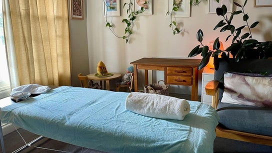 Holistic Massage and Facial for Women