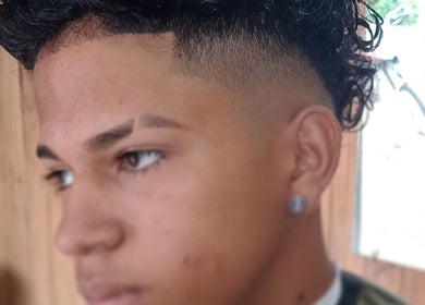 Corte de cabello moderno en MSJ BARBER SHOP, Dos Rios, Provincia De Alajuela, CR.