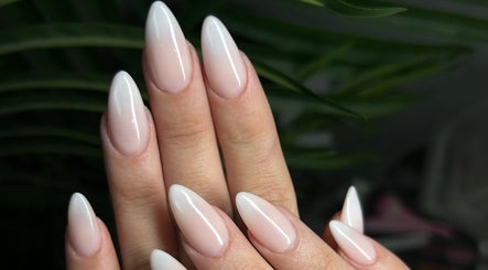 Chic almond nails at Details On Me salon, Athina, GR. Perfect blend of elegance and style.