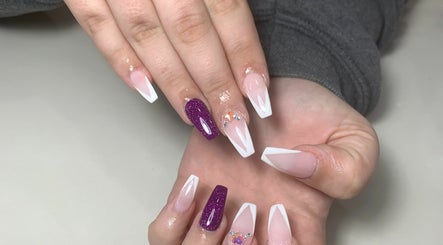 Lee Nails & Beauty image 2