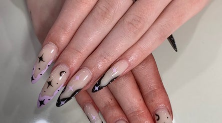 Lee Nails & Beauty