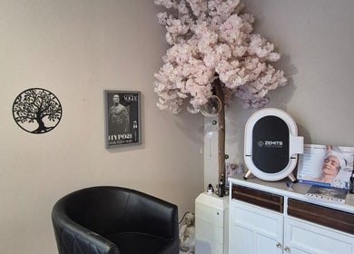 Chic therapy room at Nikolett Vegh - The Skin Therapist at eNVybeauty, Pinner, England, GB with decor and equipment.