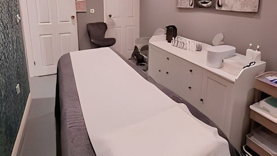 Nikolett Vegh - The Skin Therapist at eNVybeauty