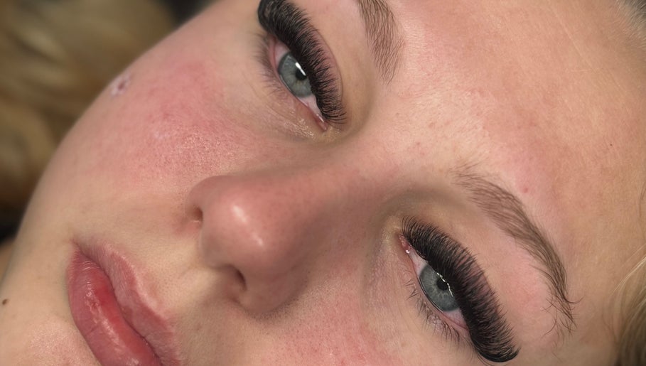 Shanias Beauty Lounge image 1