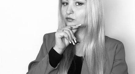 Carla Daniela nail designer