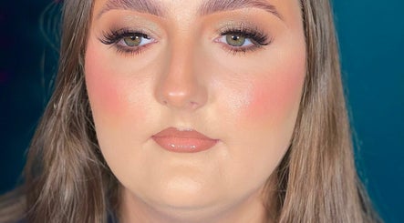 Face by Caitlyn in T.adora beauty studio изображение 3