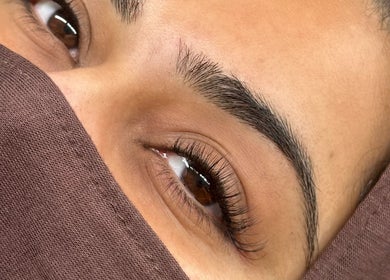 Close-up of expertly styled lashes at Lashgal.ldn, Ilford, GB, highlighting fine brow details.