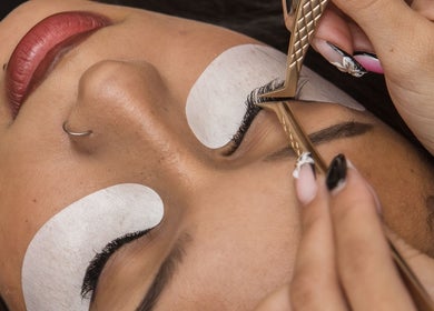 Eyelash extension application at Clo Glo Studio, Cape Town, Western Cape, ZA.