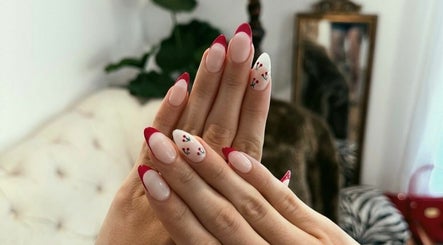 Εικόνα Cherry D’amour Nails 2