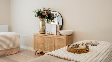 Relaxing spa room at The Head Spa Uk, London, England, GB with cozy decor and plush treatment beds.