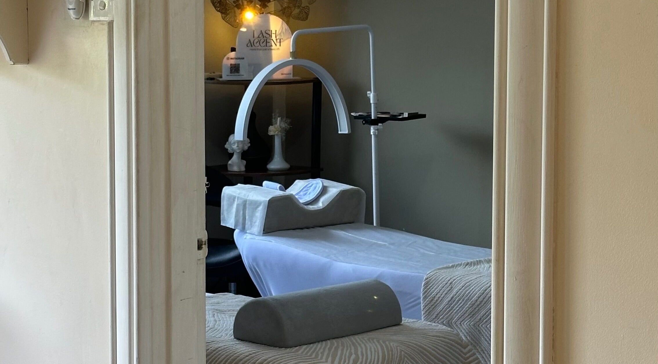 Relaxing spa bed at Lash Accent, Kota Kinabalu, Sabah, MY. Perfect for beauty treatments in a serene setting.