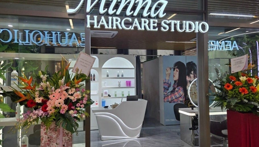 Minna Haircare Studio @ Plantation Crescent in Singapore, featuring vibrant floral arrangements and modern decor.
