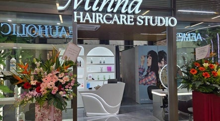 Minna Haircare Studio @ Plantation Crescent in Singapore, featuring vibrant floral arrangements and modern decor.