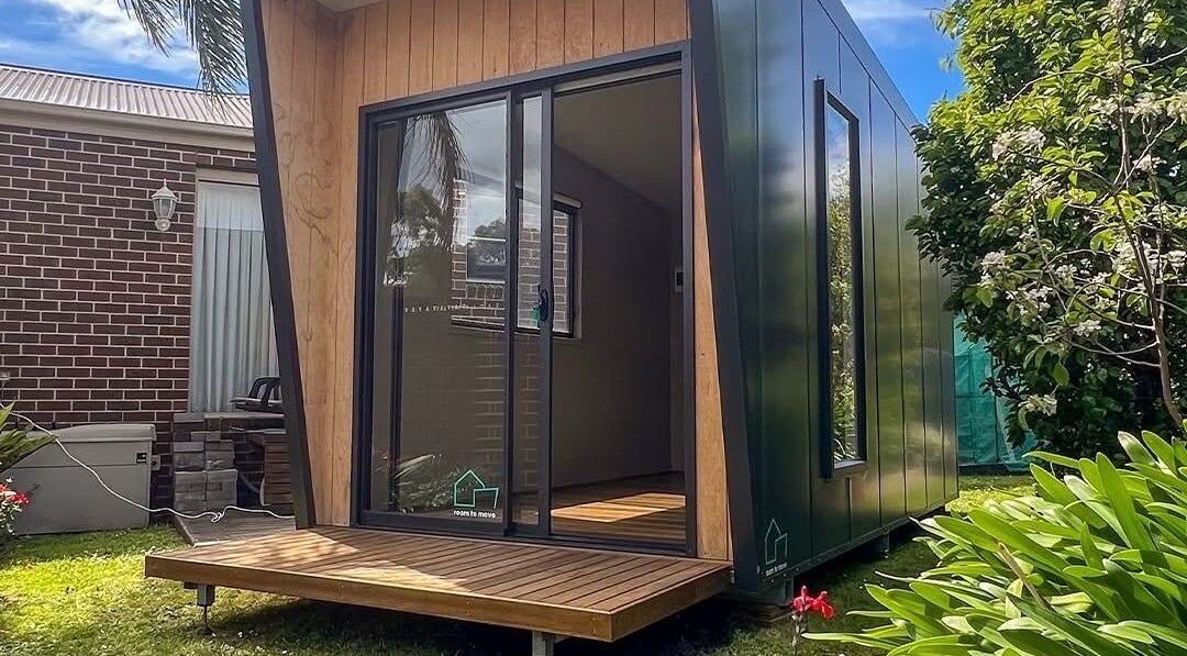 Modern garden cabin at Bold Beauty Crew, Pakenham, Victoria, AU offers tranquil wellness experience.