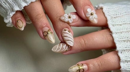 Elegant floral and gold nail art at Secret Butterfly Nails and Beauty, Sydney, New South Wales, AU.