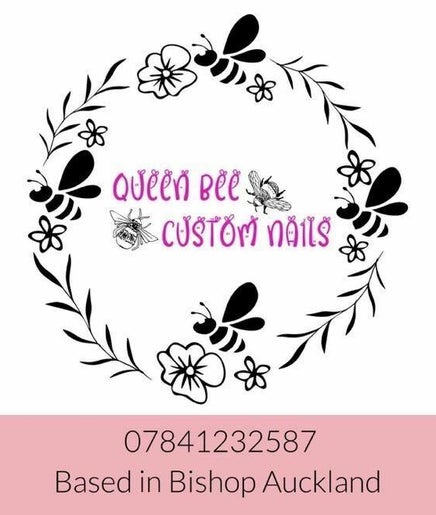 Queen Bee custom nails afbeelding 2