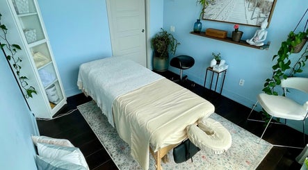 Hugo Holistic Massage image 2