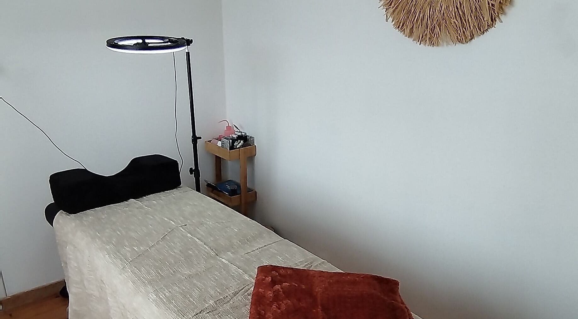 Salle de soins moderne à L'Effet Coralise, Bruay-la-buissière, Hauts-de-france, FR, équipée pour votre confort.