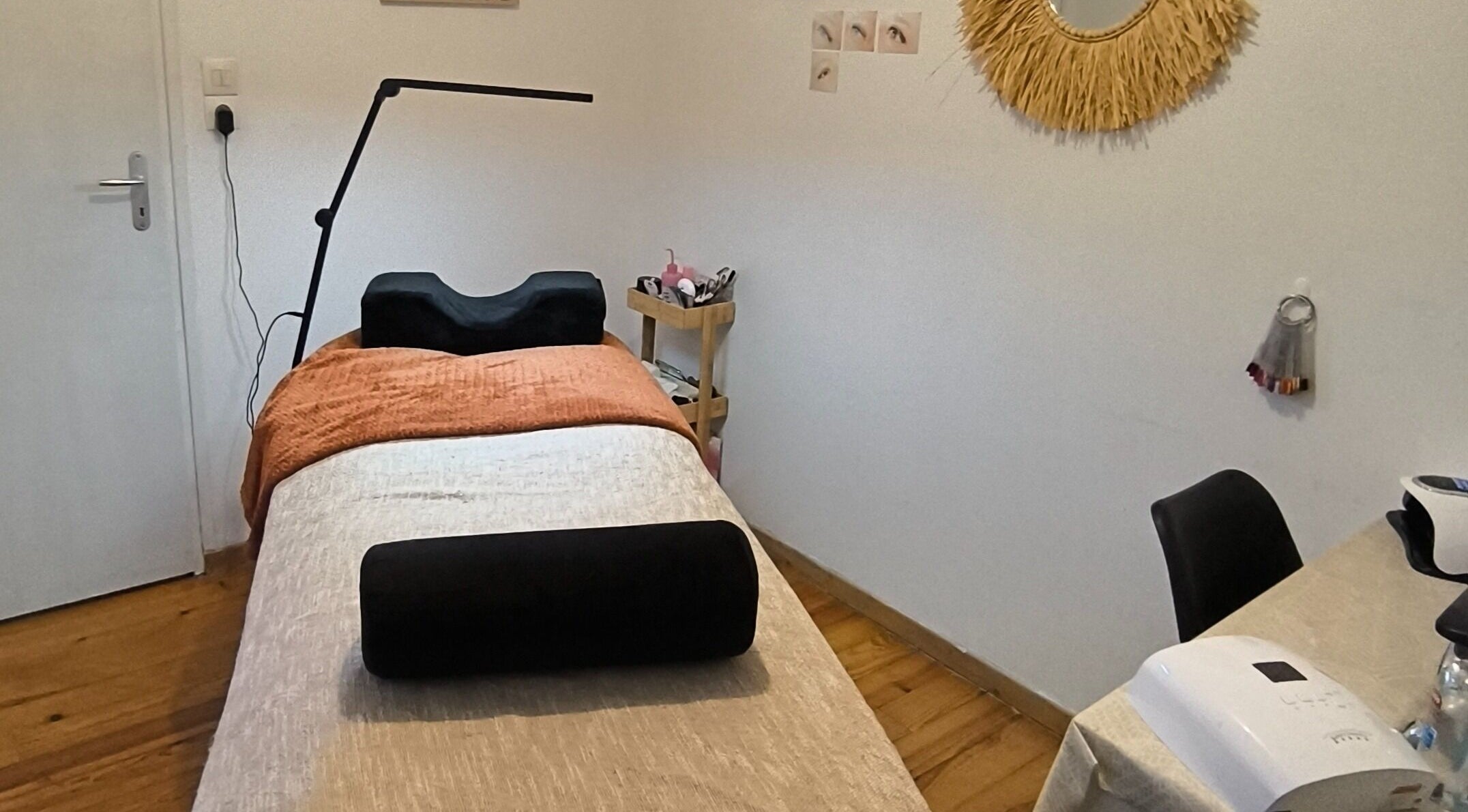 L'espace de massage de L'Effet Coralise à Bruay-la-buissière, Hauts-de-France, FR, offre détente et confort.