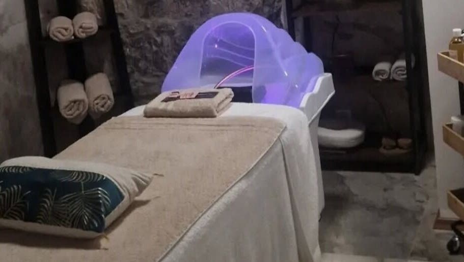 Salle de spa apaisante au Renaissance Hair Head Spa & Aesthetic, Genève, Genève, CH.