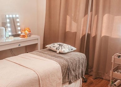 Calming therapy room at Lash’D Out Beauty & Brows, Fortitude Valley, Queensland, AU with cozy bed and vanity setup.