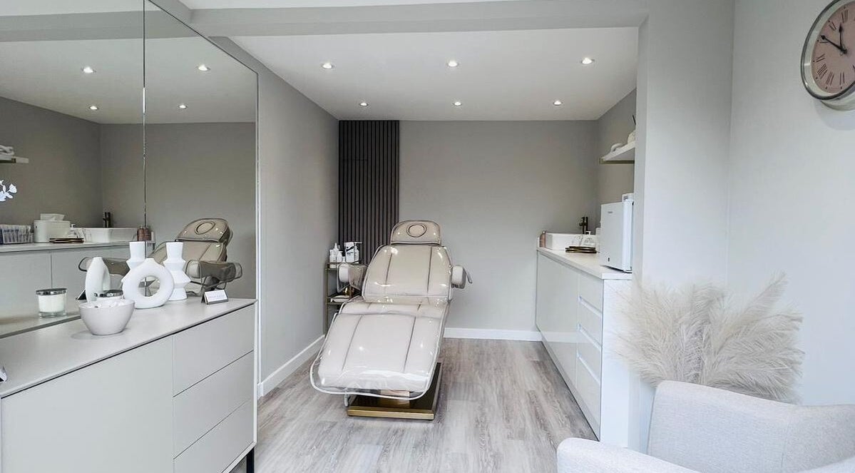 Modern treatment room at Eden Park Medical, Cheadle Hulme, England, GB with elegant decor and advanced facilities.