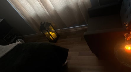 Cozy massage room with warm candlelight ambiance at Massageby Elda, Breaston, England, GB.