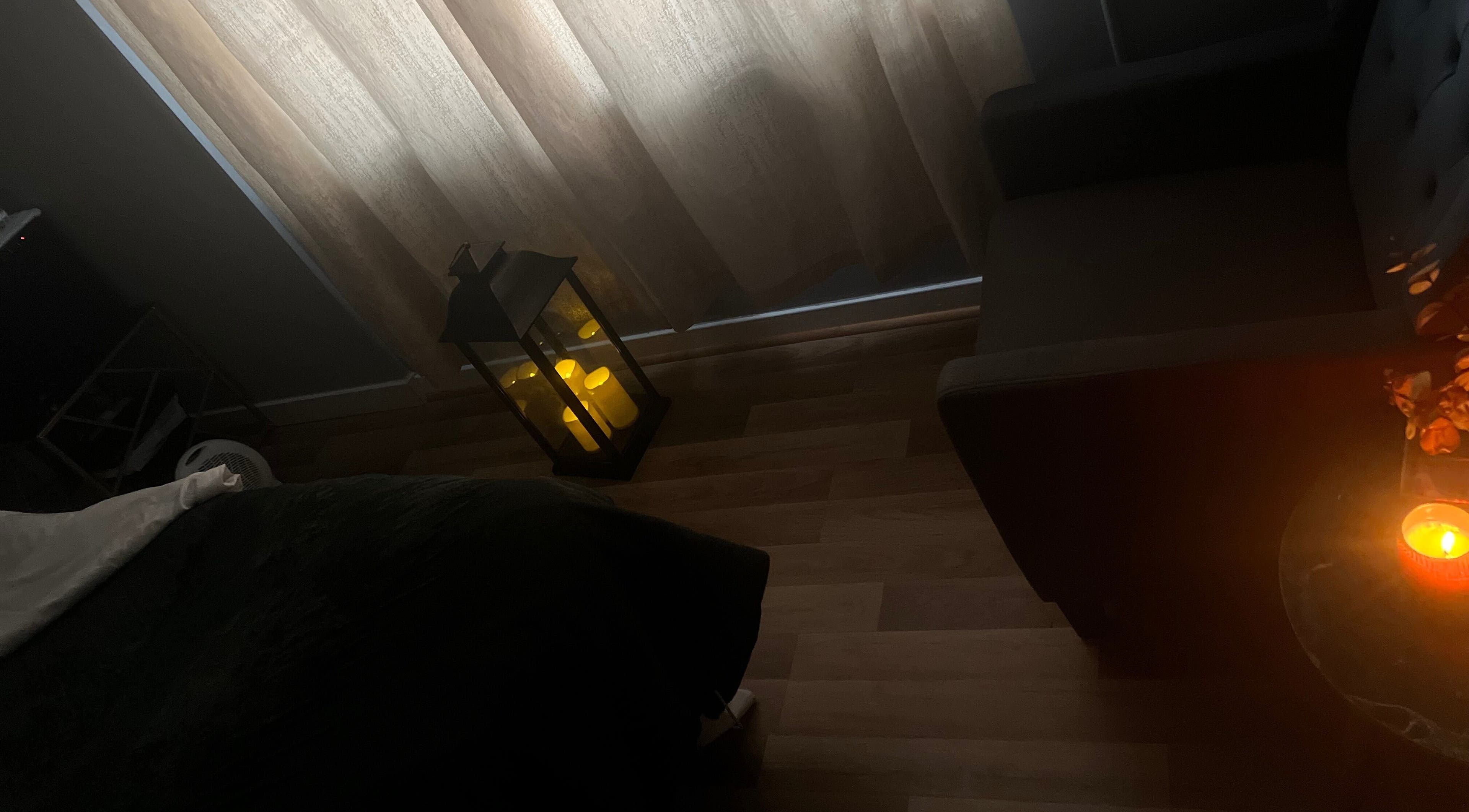 Cozy massage room with warm candlelight ambiance at Massageby Elda, Breaston, England, GB.
