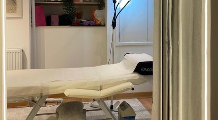 Serene treatment room at Koi Beauty Oxford, featuring a massage table. Located in Oxford, England, GB.