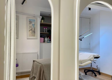 Modern, tranquil beauty room at Koi Beauty Oxford, Oxford, England, GB with inviting decor and cozy treatment bed.