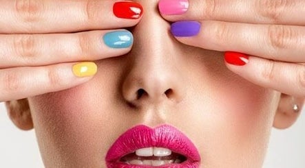 Imagen 2 de The Nail & Beauty Box & Smileology UK