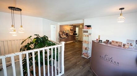 IK Aesthetics Clinic image 2