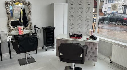 Vanity Hair And Beauty Salon image 2