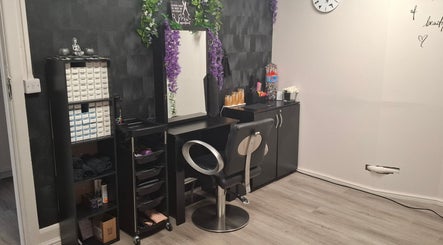 Bladez & Beauty image 2