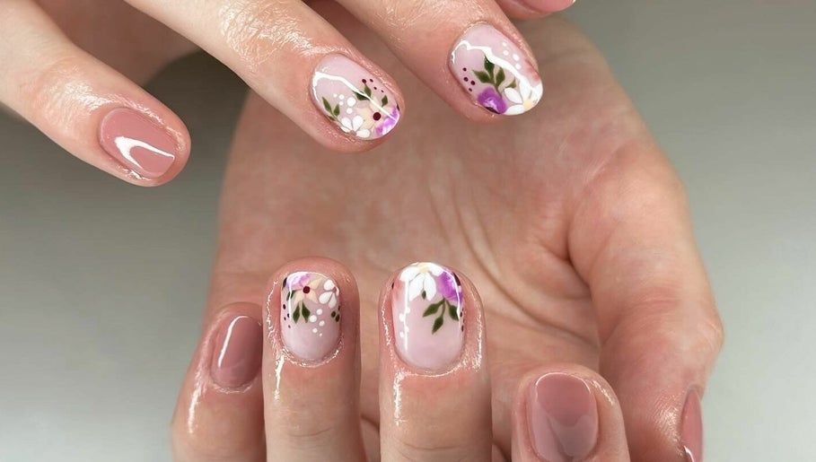 PS Lily's Nails & Lashes, bilde 1