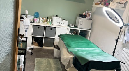 Relaxing treatment area at Landschön waxing & cosmetics, Kirchenthumbach, Bayern, DE, with cozy ambiance.