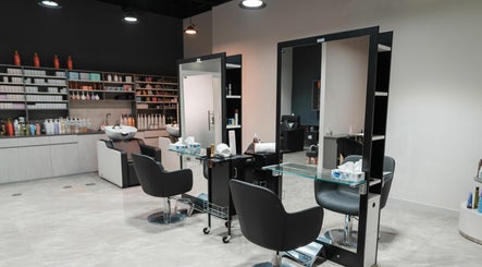 Εικόνα Artistic Trendz Hair and Beauty Salon 2